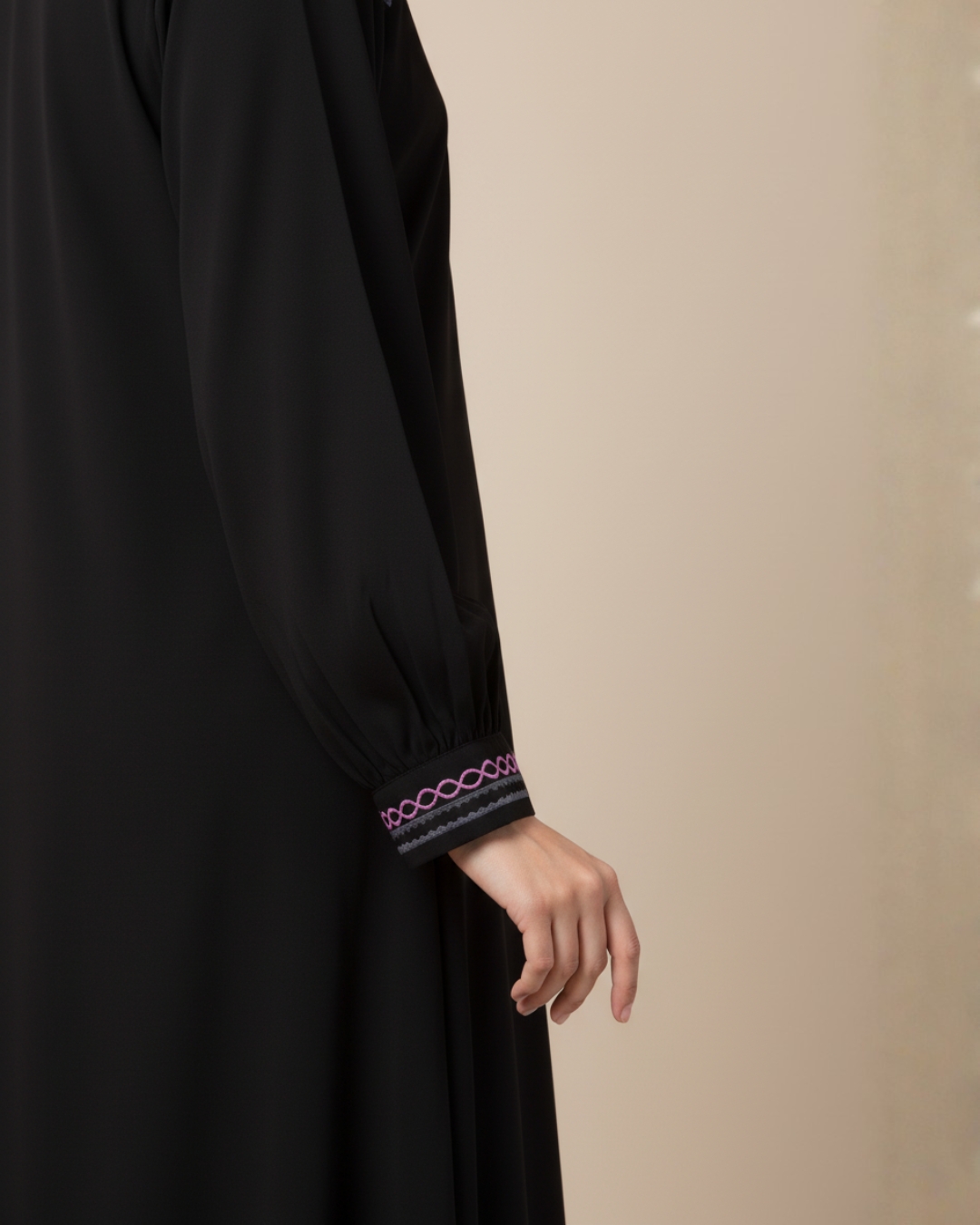 Embroidered Full Zipper Black Abaya – Premium Koshibo Fabric 4 Embroidered Full Zipper Black Abaya – Premium Koshibo Fabric - Image 4