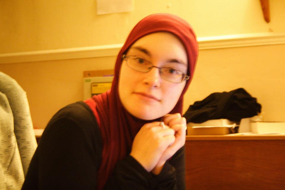 One-day Hijab Leads her to Islam
