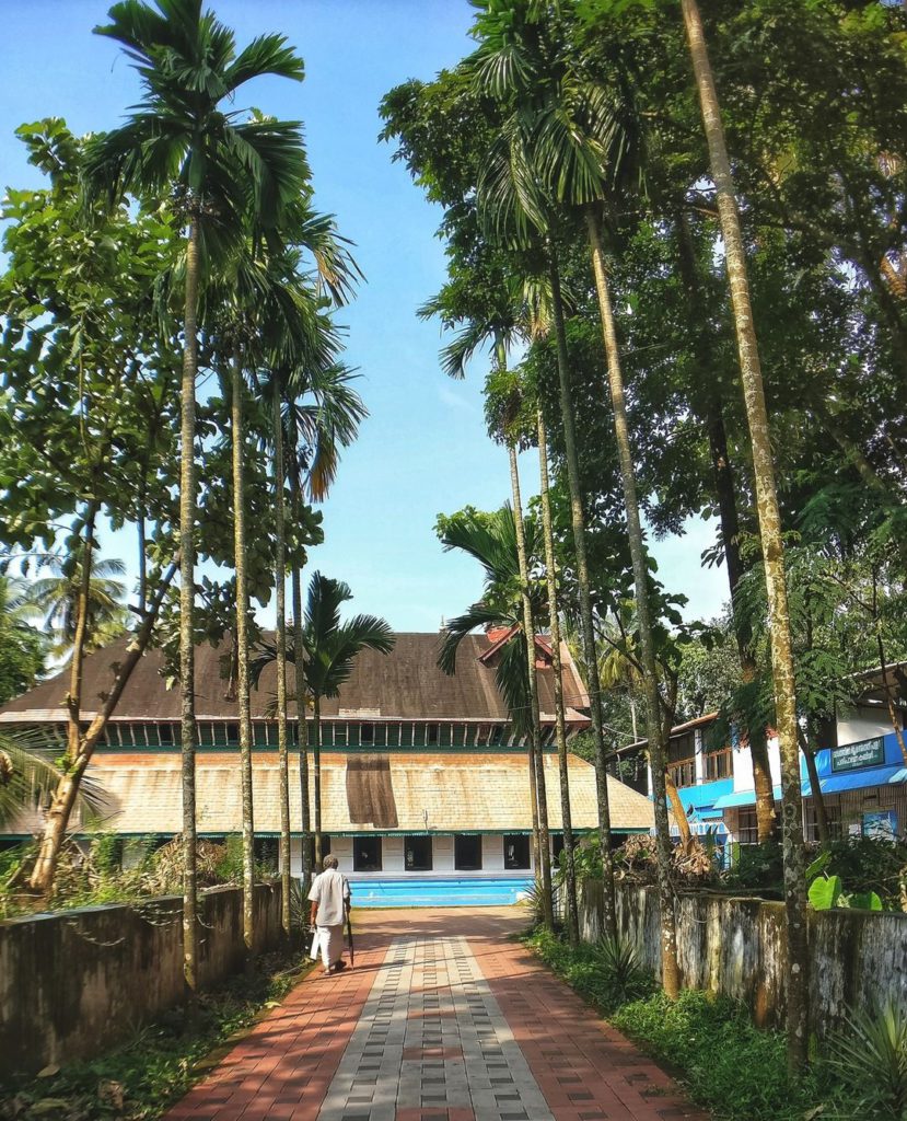 Feature of the Week: A 19th-century mosque, Odathil Palli built by the Keyis. 7 Feature of the Week: A 19th-century mosque, Odathil Palli built by the Keyis.